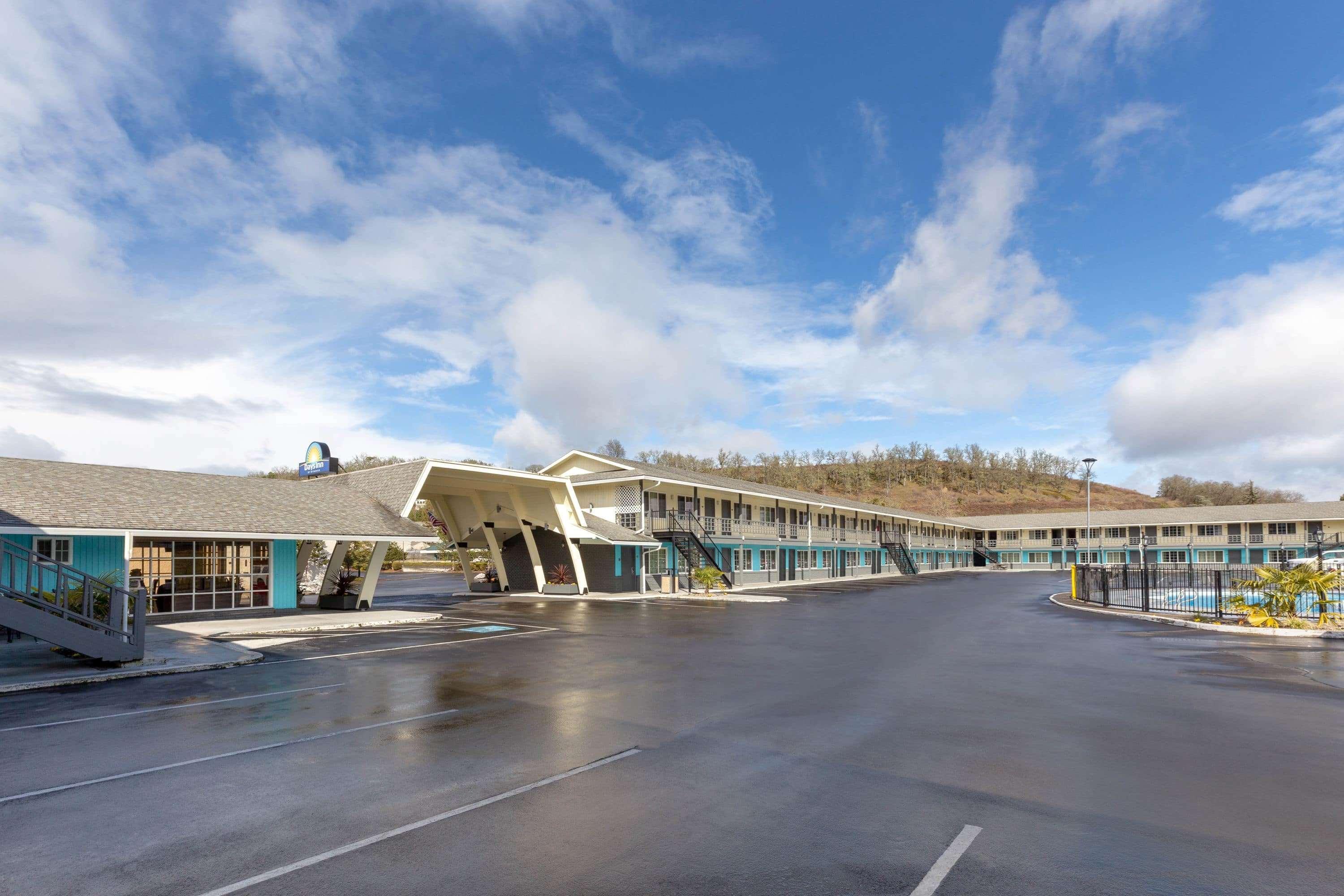 Rosewood Inn & Suites Roseburg Exterior photo