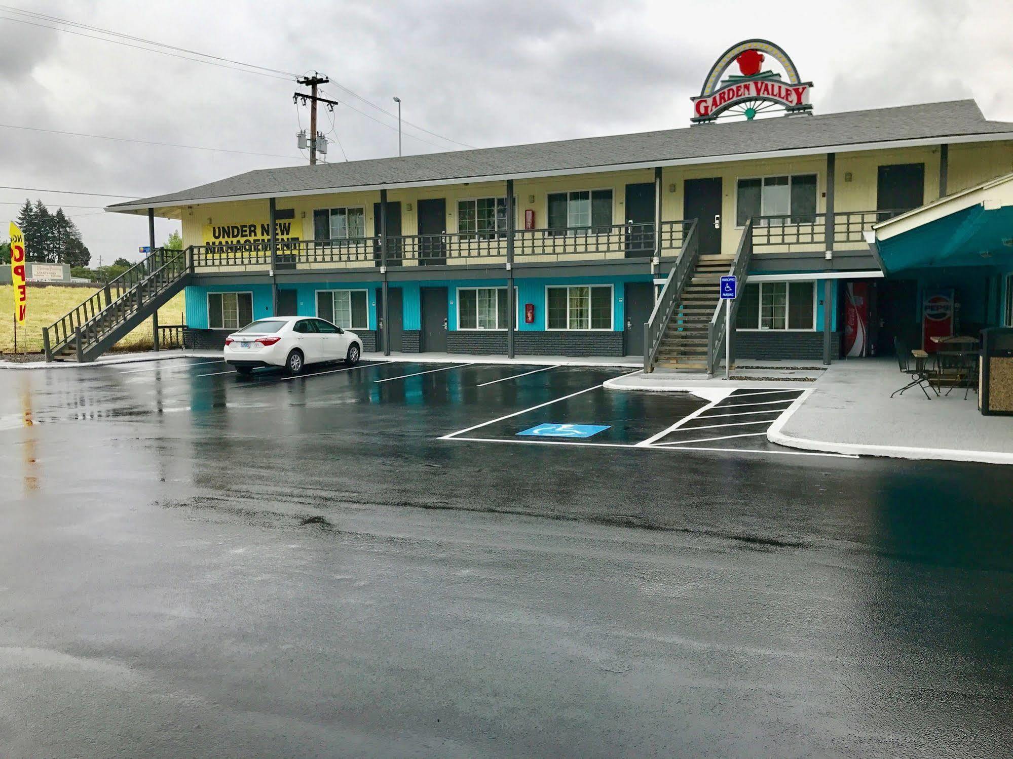 Rosewood Inn & Suites Roseburg Exterior photo