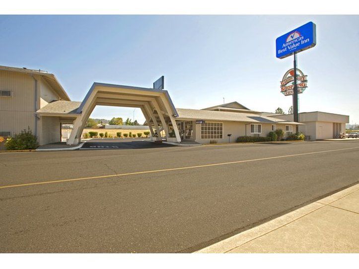 Rosewood Inn & Suites Roseburg Exterior photo